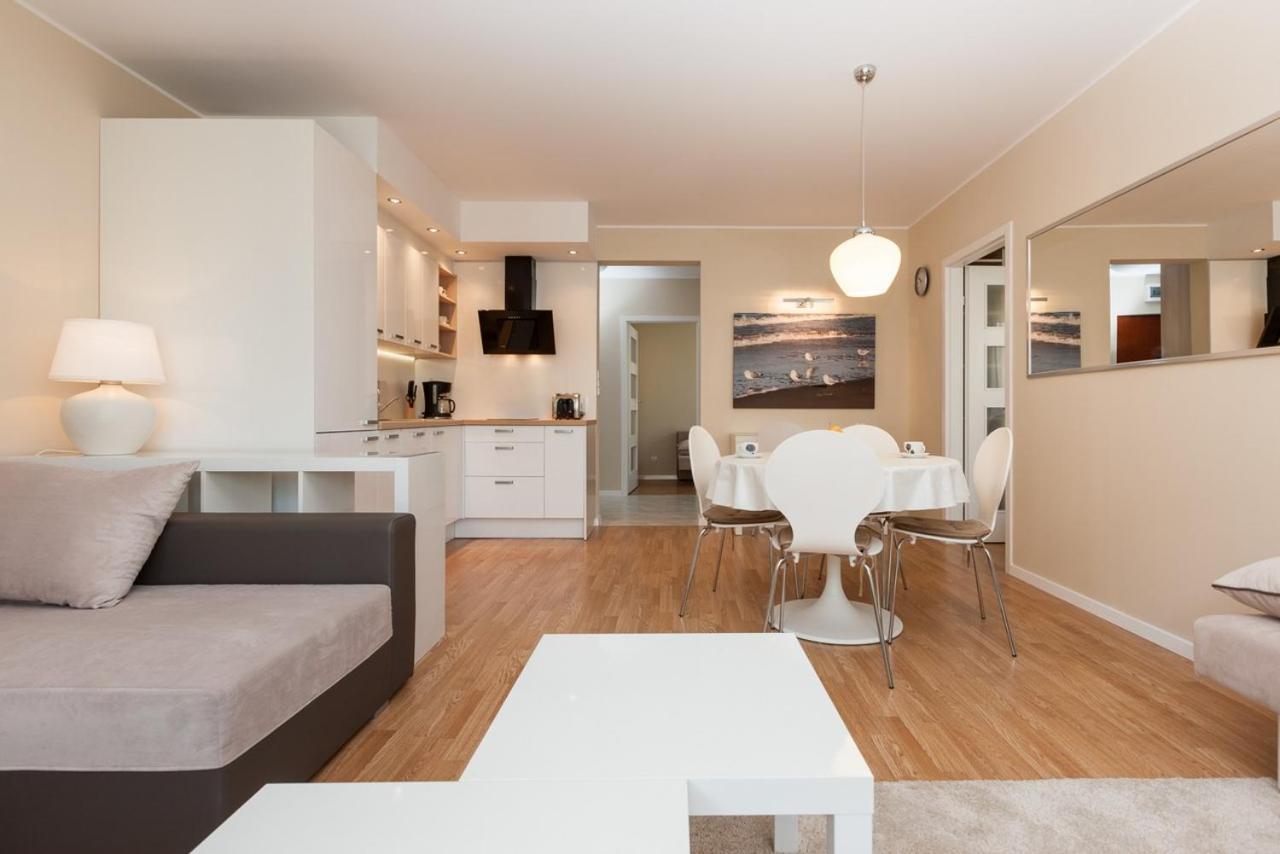 Zdrojowa By Renters Apartment