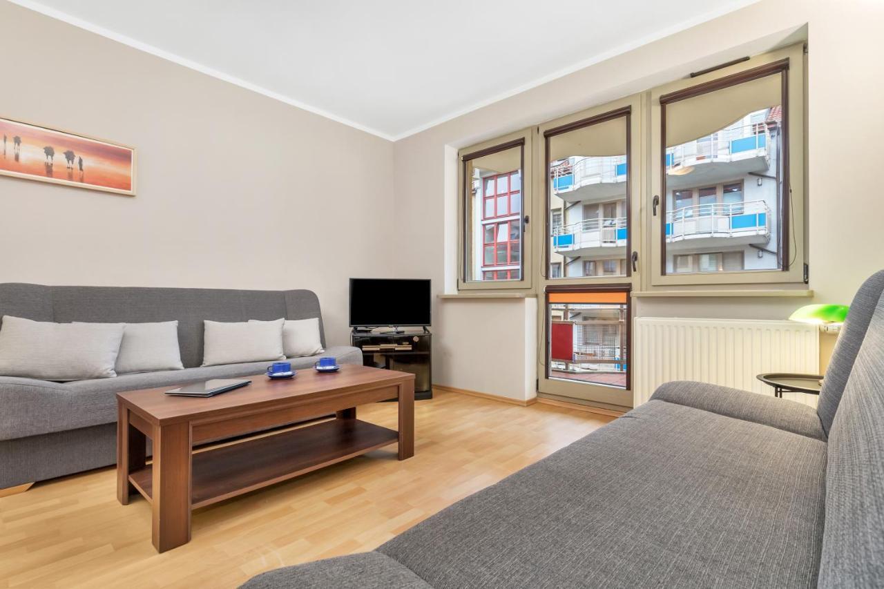 Zdrojowa By Renters Apartment